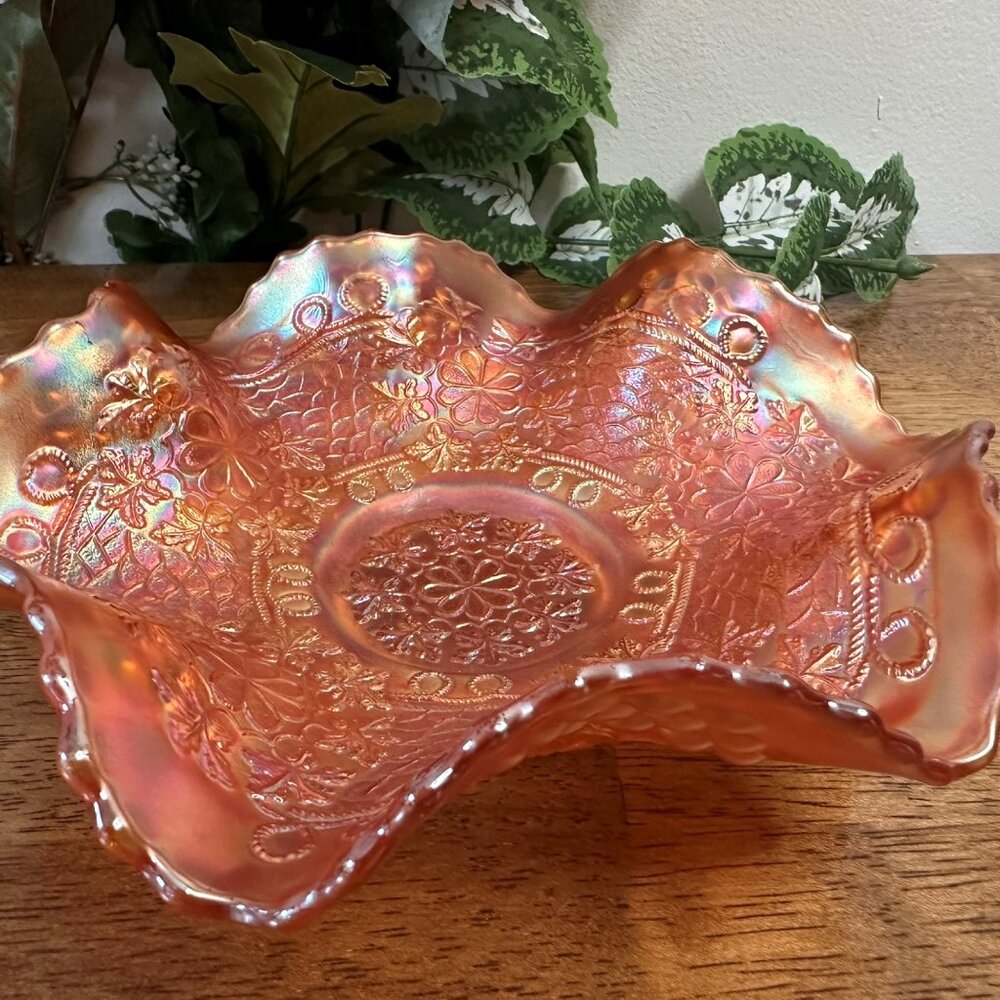 Fenton Leaf Chain Marigold Carnival Glass Bowl Vintage Iridescent Ruffled‎ Edge
